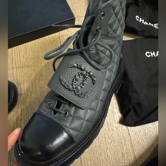 Quilted combat CHANEL boots - Picture 2 of 7